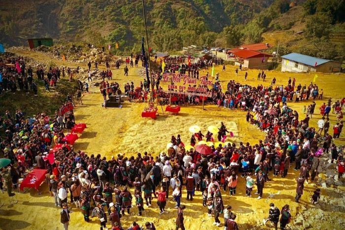 Lễ hội Gầu Tào của người Mông ở SaPa.